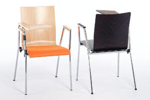 Unser Collegestuhl Alaska AL SP ST mit abnehmbaren Schreibtablaren